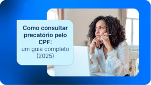 mulher negra segurando uma caneta com o notebook pensando como consultar seu precatório pelo cpf