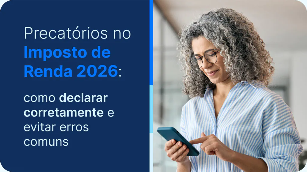 Mulher conferindo no celular como declarar seu precatório no imposto de renda 2026