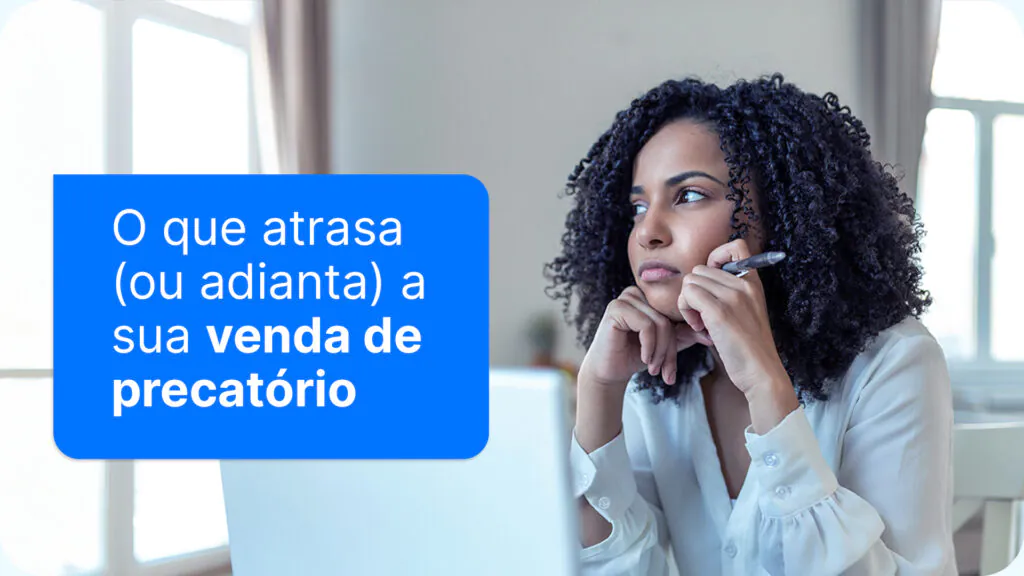 Mulher pensativa, sugerindo que está pensando sobre a sua venda de precatório