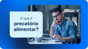 Homem pensativo analisando anotações, pensando sobre o que é um precatório alimentar